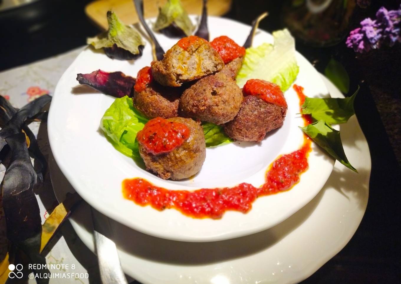 Albóndigas de Berenjena y Champiñones con Salsa de Tomate
