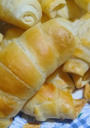 Una foto de Croissant de jamón y queso