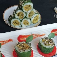 A picture of Patra sushi roll.
