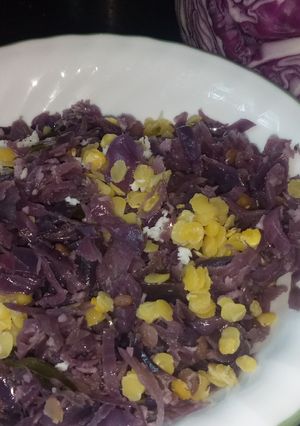 பர்ப்பிள் முட்டைகோஸ் கலர்ஃபுல் பொரியல் (Purple muttaikosh colorful poriyal Recipe in Tamil) செய்முறை முக்கிய புகைப்படம்