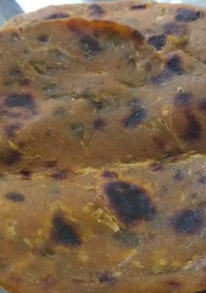 A picture of Missi Roti.