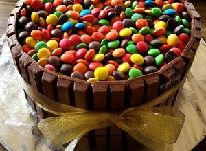 Foto resep M&M Kitkat Birthday Cake