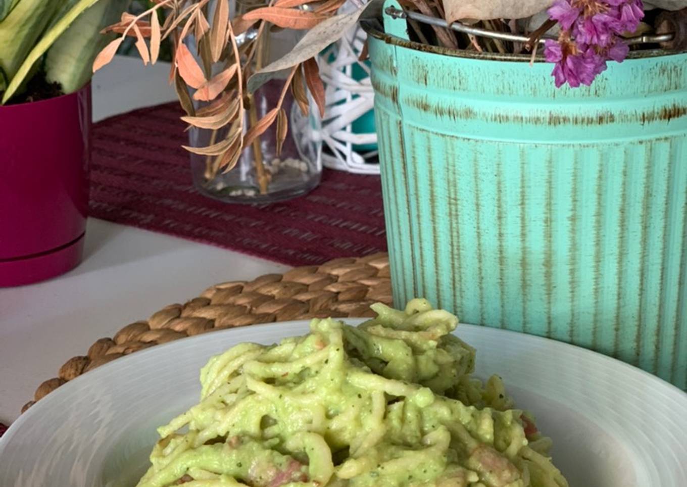 Spaghettis con carbonara de aguacate y calabacín APTA BLW (sin queso)