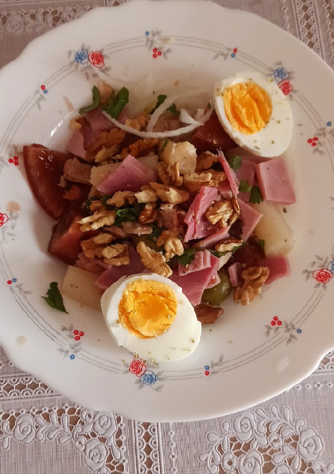 Una foto de 🥗Ensalada mixta 🍅