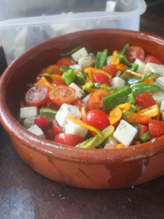 Una foto de Ensalada templada de queso