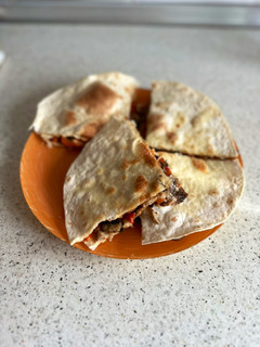 Una foto de Quesadillas con pimiento y champiñones