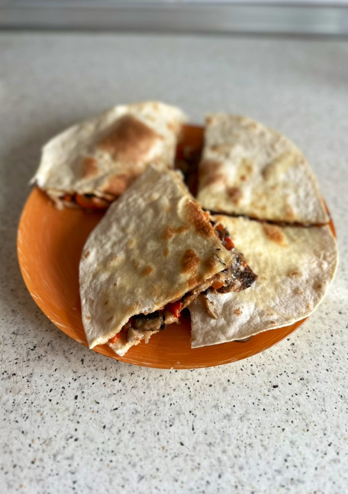 Una foto de Quesadillas con pimiento y champiñones