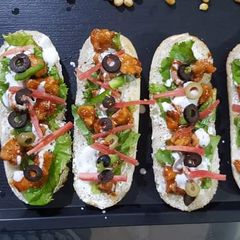 A picture of Chicken long buns🥖🥖.