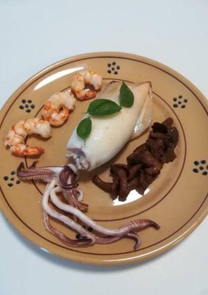 Foto di Calamari ripieni,finferli e gamberoni