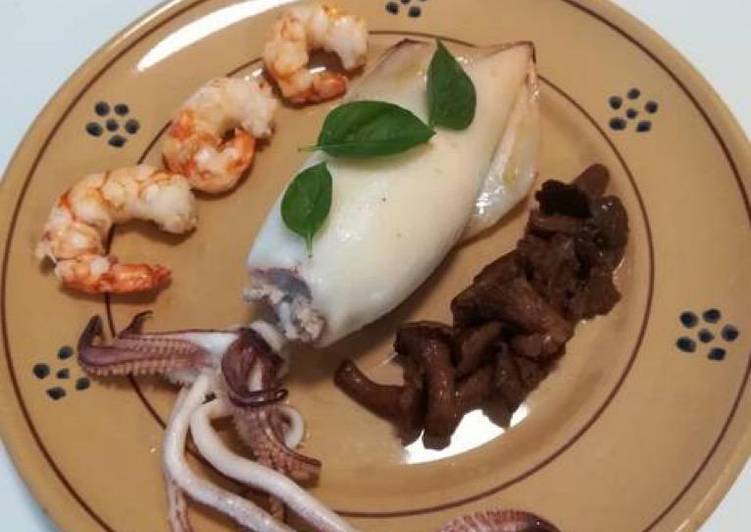 Calamari ripieni,finferli e gamberoni