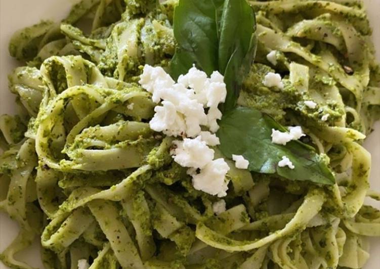 Creamy avocado and spinach pasta