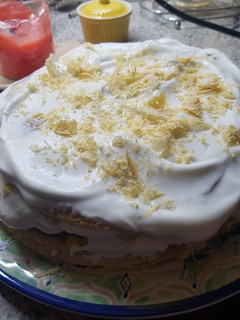 Una foto de Torta de milhoja con relleno caramelo de manzana