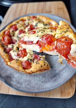 Une photo de Clafoutis aux tomates cerise, parmesan et Basilic