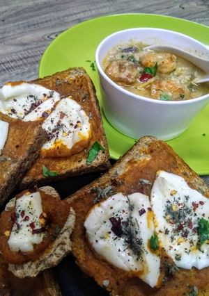 A picture of Quick Red sauce bread with cream cheese (side).
