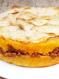 Una foto de Pastel de patata y carne con mozzarella