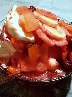 Una foto de Salpicón de Frutas y Helado de Vainilla