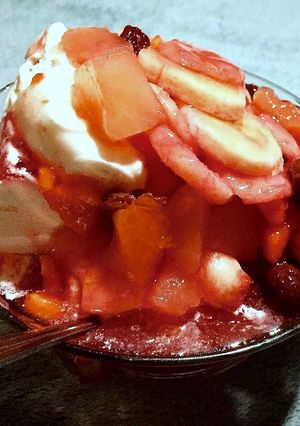 Una foto de Salpicón de Frutas y Helado de Vainilla