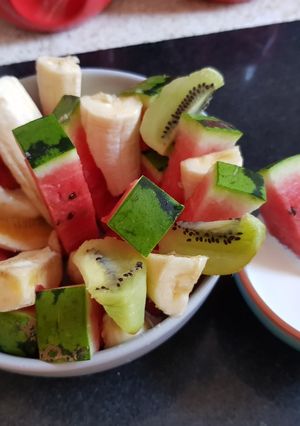 A picture of A mixed fruit dip.