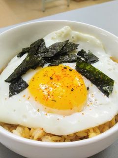 記憶中媽媽的味道-雞蛋醬油炒飯 的食譜成品照片