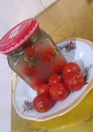 عکسی از دستور تُرشی گوجه گیلاسی 🍅
