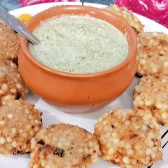 A picture of Sabudana cutlets (wade).