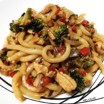 Fideos udon con verduras, setas y pollo Receta de Belmonte- Cookpad