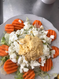 Una foto de Ensalada saludable con huevos cocido