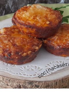 Una foto de Tartitas saladas de tomate y bacon