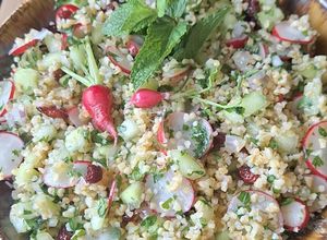 Une photo de Taboulé aux radis, cranberries et concombre