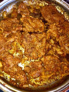 Una foto de Bistec con tomate y cebolla