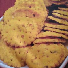 A picture of Masala Methi Puri.