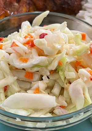 Una foto de Ensalada tipo KFC