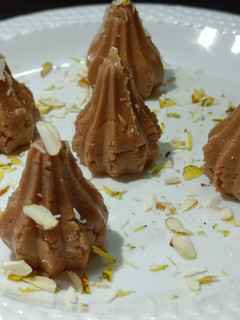 ન્યુટેલા મોદક (Nutella Modak Recipe In Gujarati) રેસીપી મુખ્ય ફોટો