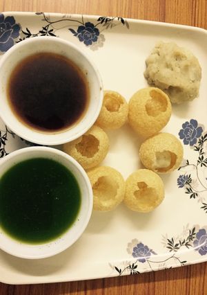A picture of Paani Puri.