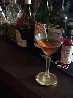 1001 路易斯安那雞尾酒 De La Louisiane 的食譜成品照片