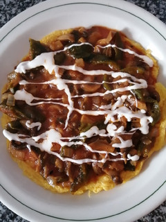 Una foto de Tortilla de huevo con champiñones y rajas