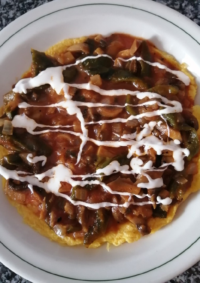 Una foto de Tortilla de huevo con champiñones y rajas