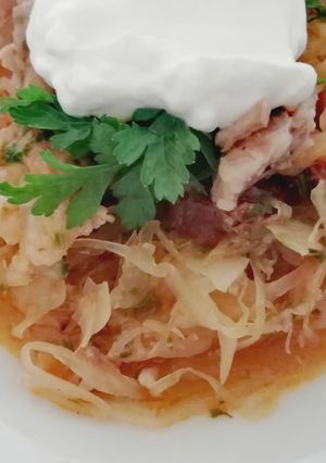 Savanyú káposztás, kolbászos tarja recept fotója