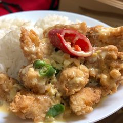 A picture of Chicken with salted egg sauce.