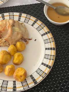 Una foto de Pechuga rellena con salsa de miel