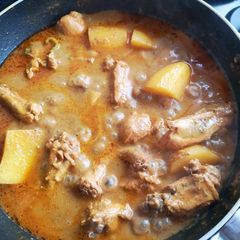 A picture of Chicken potato gravy.