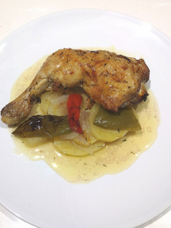 Una foto de Pollo asado con limón y tomillo