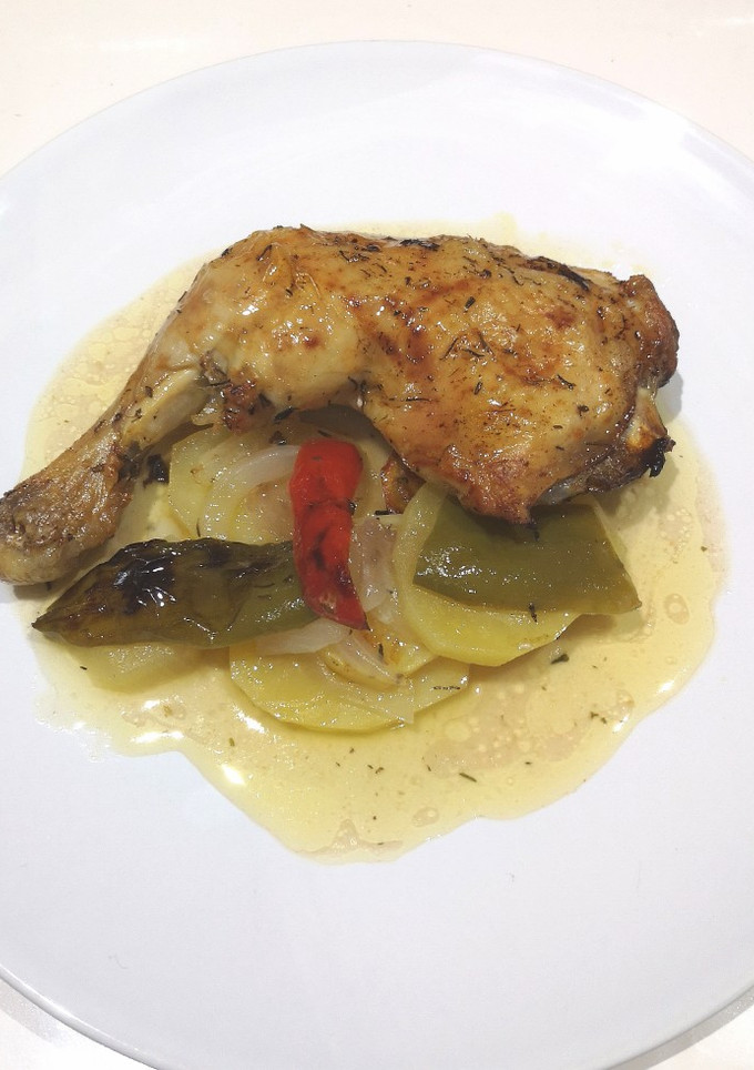 Una foto de Pollo asado con limón y tomillo