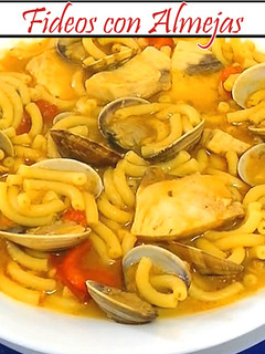 Una foto de Fideos con Almejas