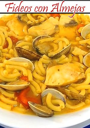 Una foto de Fideos con Almejas