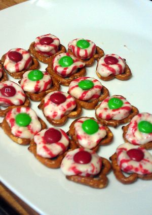 A picture of easy hershey holiday snack.
