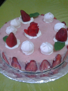 Una foto de Torta mousse de frutilla
