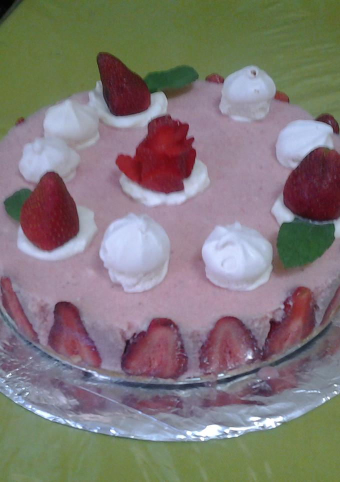 Una foto de Torta mousse de frutilla