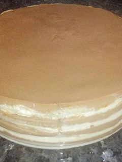 Una foto de Tarta de frixuelos con dos chocolates