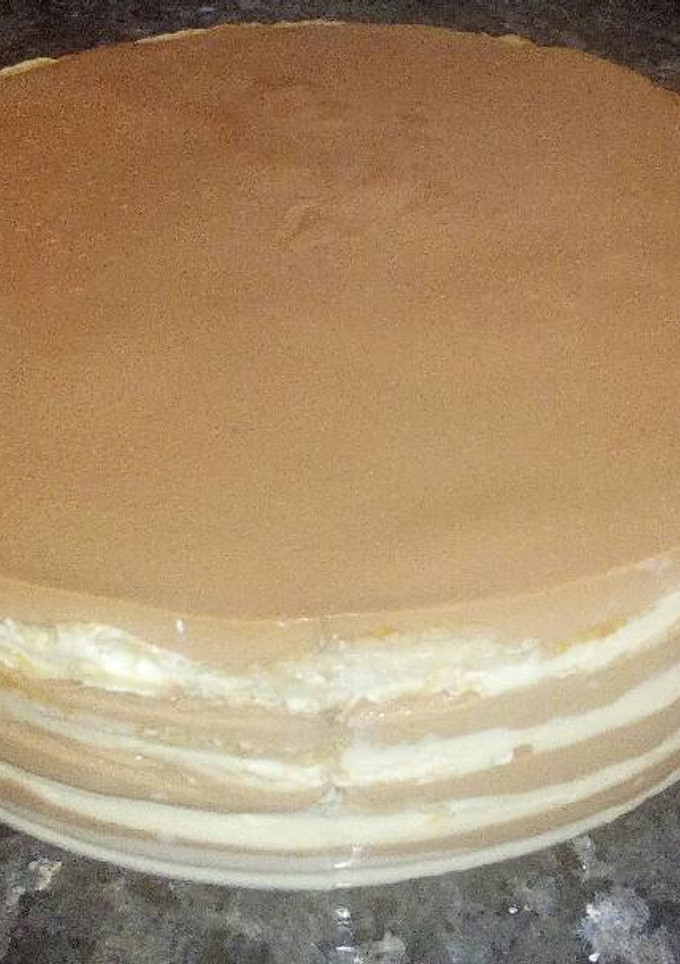 Una foto de Tarta de frixuelos con dos chocolates